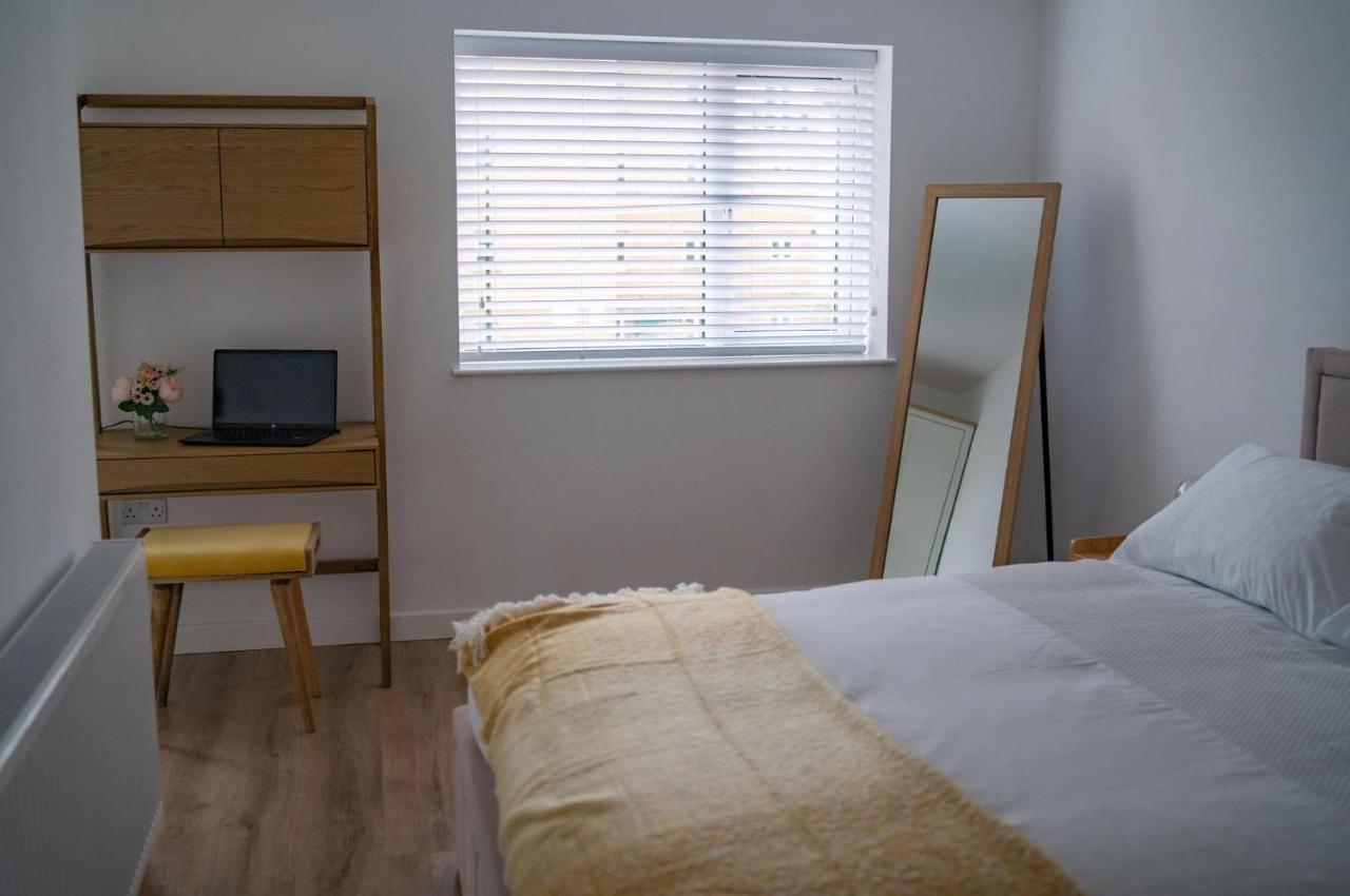 The Red House Modern Stylish Home From Home Walking Distance To Cardiff Bay And City Centre With Parking Zewnętrze zdjęcie