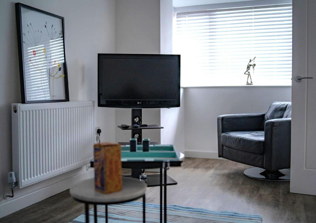 The Red House Modern Stylish Home From Home Walking Distance To Cardiff Bay And City Centre With Parking Zewnętrze zdjęcie