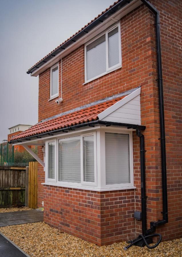 The Red House Modern Stylish Home From Home Walking Distance To Cardiff Bay And City Centre With Parking Zewnętrze zdjęcie